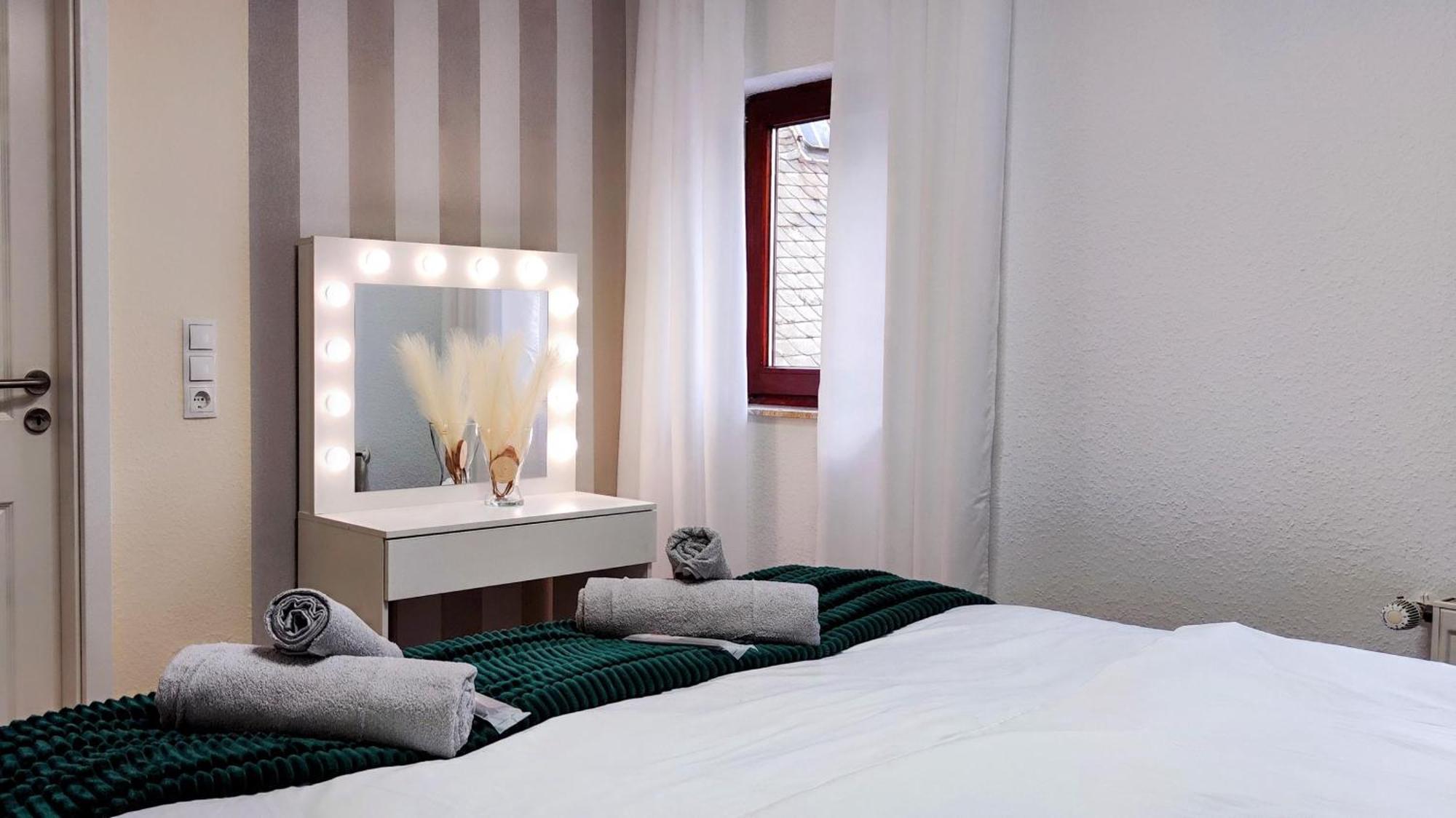 Direkt Am Rhein Mit Burgblick Nahe Rheinsteig Bis 8 Personen, 2 Baeder, 4 Zimmer, Kueche, Netflix Apartment Кауб Екстериор снимка